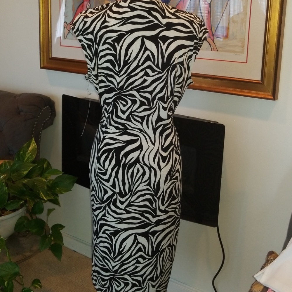 Dress - Picture 3 of 7